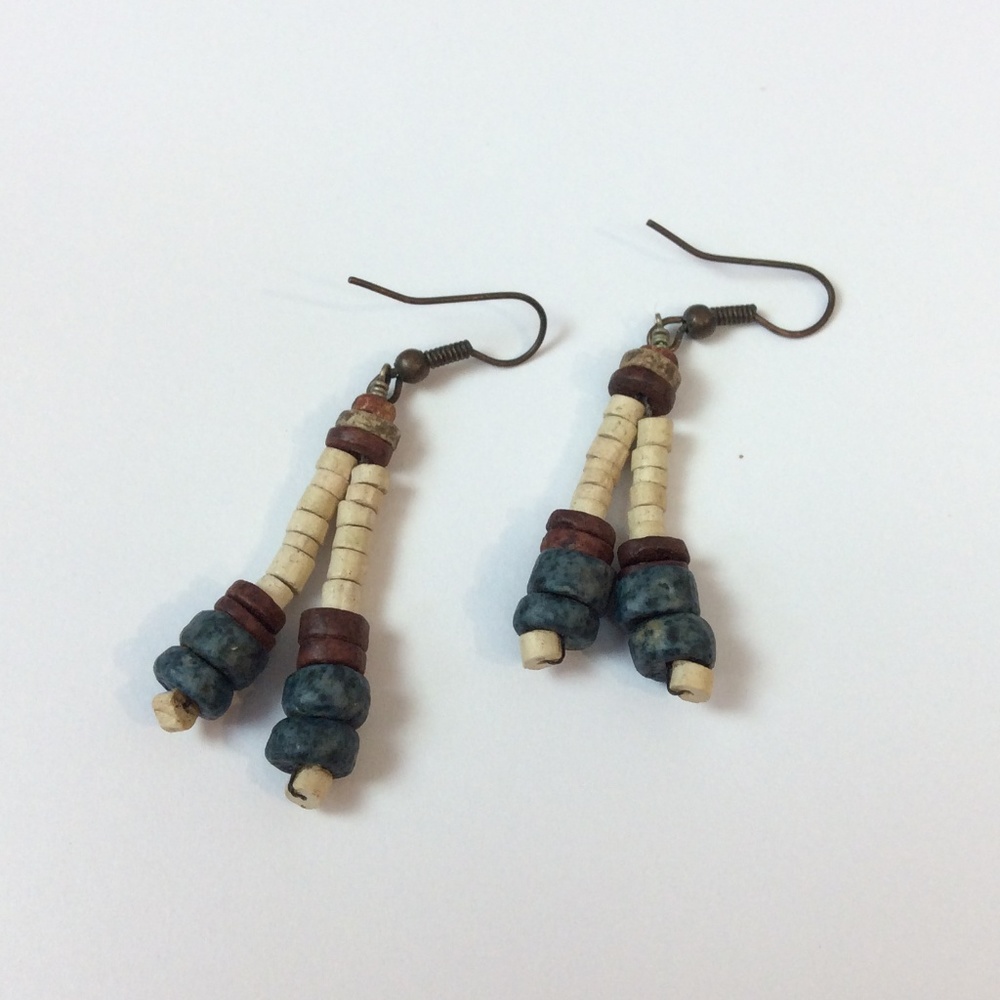 Stone dangle earrings - Picture 2 of 3